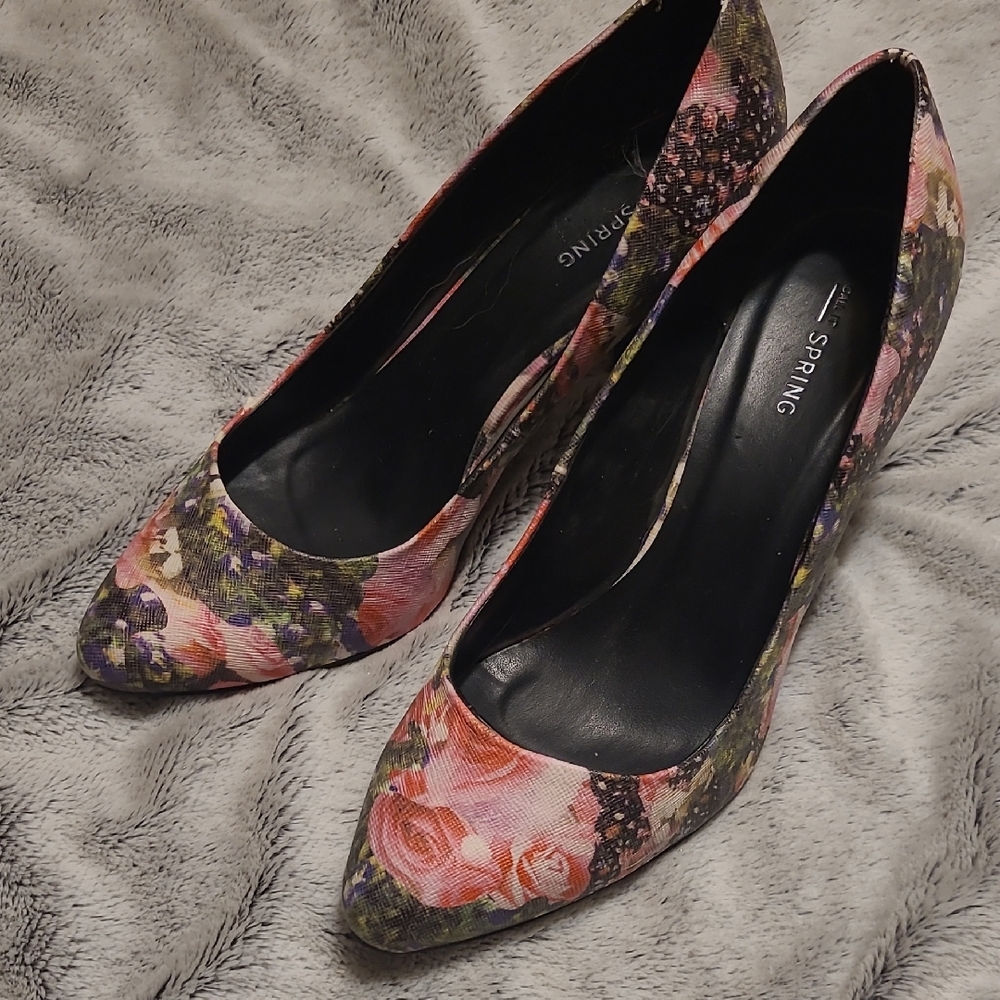 Floral Women's Heels - Black and Pink